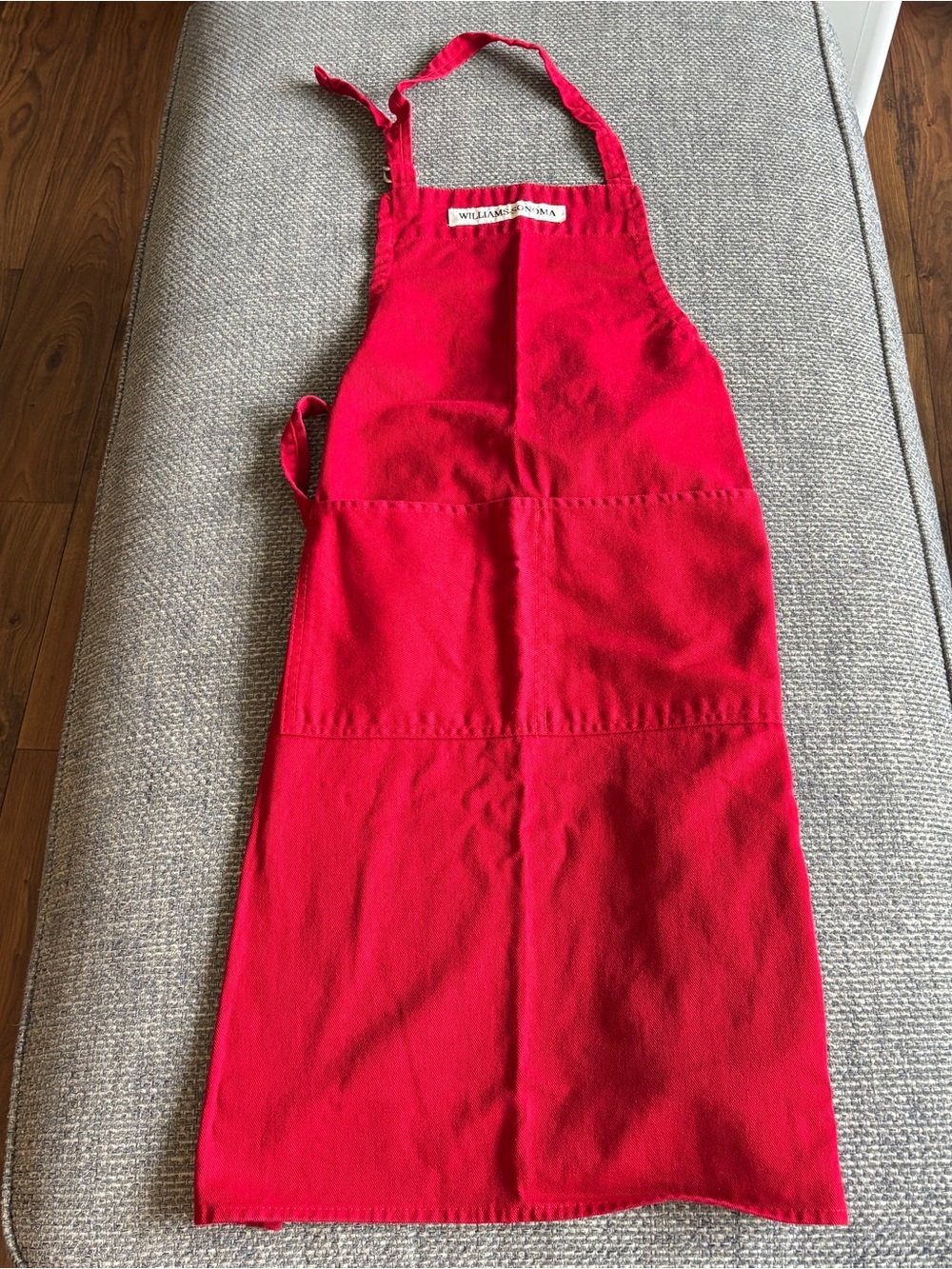 Williams Sonoma Red Cotton Adjustable Bib Apron Chef Kitchen Cooking Pockets EUC